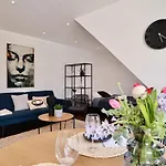 Sunset Apartment: Free Parking + Balcony + Netflix Апартаменты *