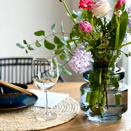 Apartment Sunset Apartment: Free Parking + Balcony + Netflix *