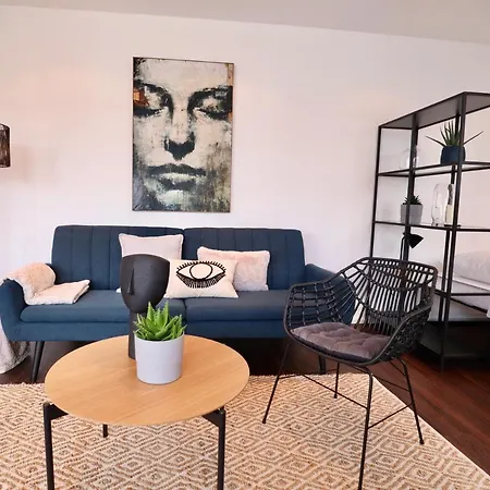 Sunset Apartment: Free Parking + Balcony + Netflix