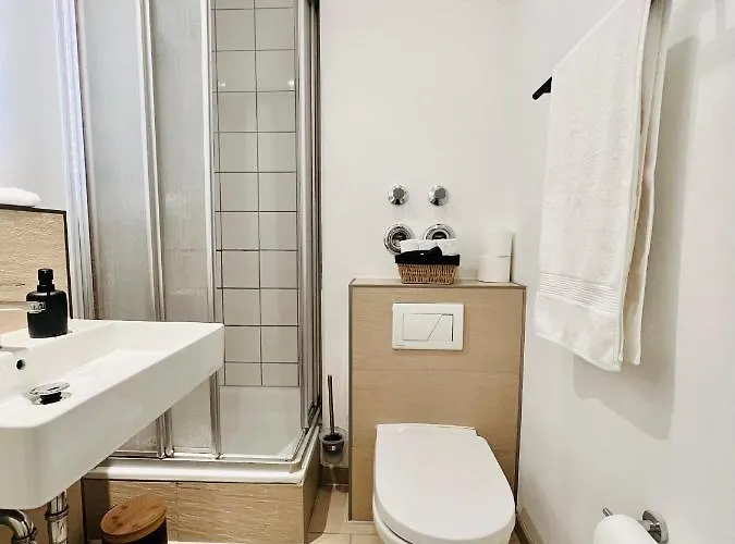 Sunset Apartment: Free Parking + Balcony + Netflix Appartement